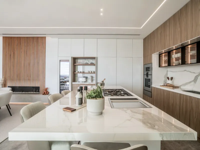 House - Detached Villa в продаже в Benahavís, Málaga. В доме 6 спален и 9 ванных комнат. Площадь дома 943 м². Площадь участка 960 м²