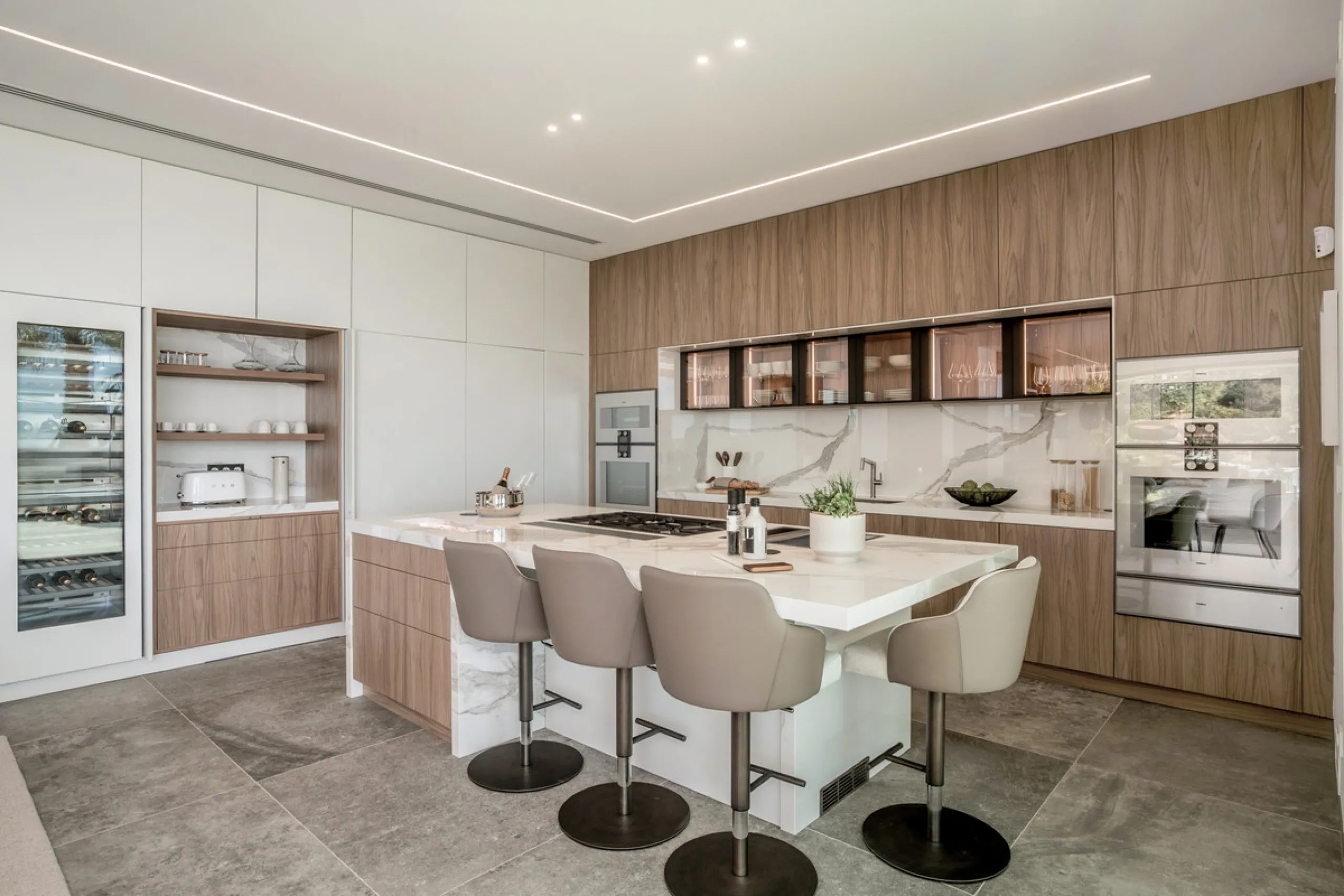 House - Detached Villa в продаже в Benahavís, Málaga. В доме 6 спален и 9 ванных комнат. Площадь дома 943 м². Площадь участка 960 м²
