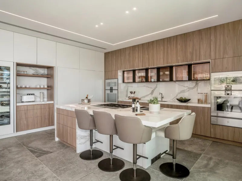 House - Detached Villa в продаже в Benahavís, Málaga. В доме 6 спален и 9 ванных комнат. Площадь дома 943 м². Площадь участка 960 м²