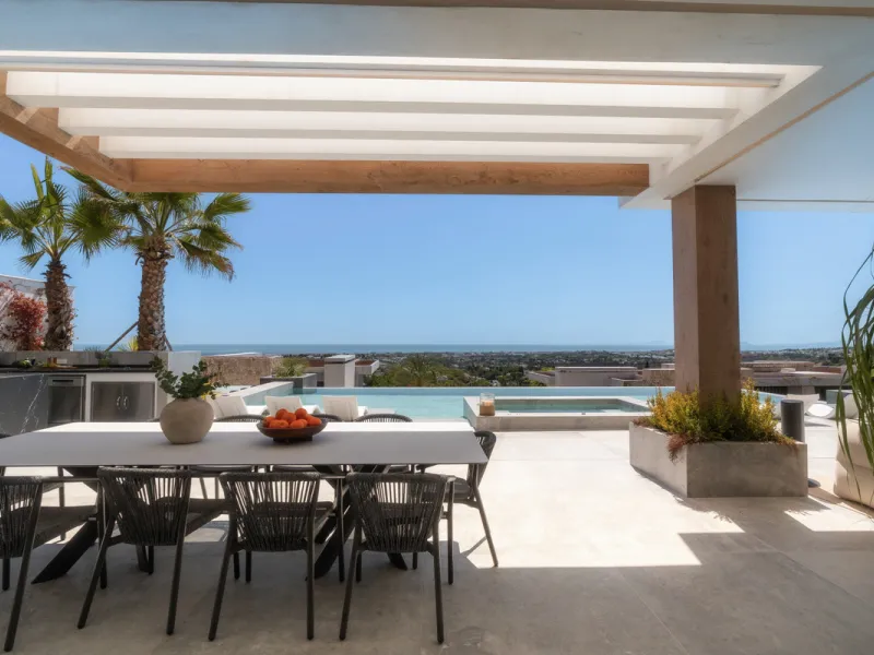 House - Detached Villa в продаже в Benahavís, Málaga. В доме 6 спален и 9 ванных комнат. Площадь дома 943 м². Площадь участка 960 м²