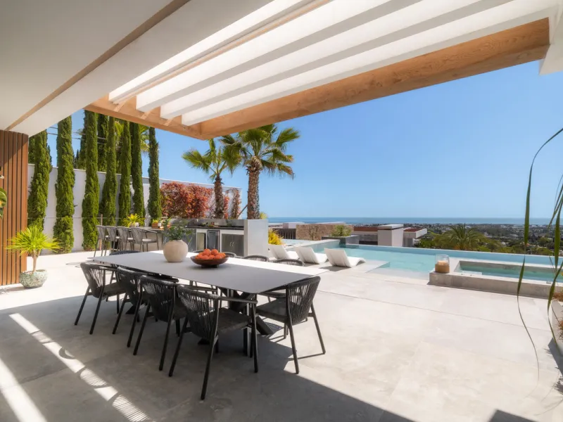 House - Detached Villa в продаже в Benahavís, Málaga. В доме 6 спален и 9 ванных комнат. Площадь дома 943 м². Площадь участка 960 м²