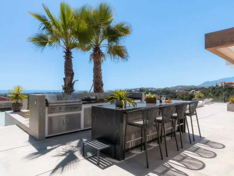 House - Detached Villa в продаже в Benahavís, Málaga. В доме 6 спален и 9 ванных комнат. Площадь дома 943 м². Площадь участка 960 м²