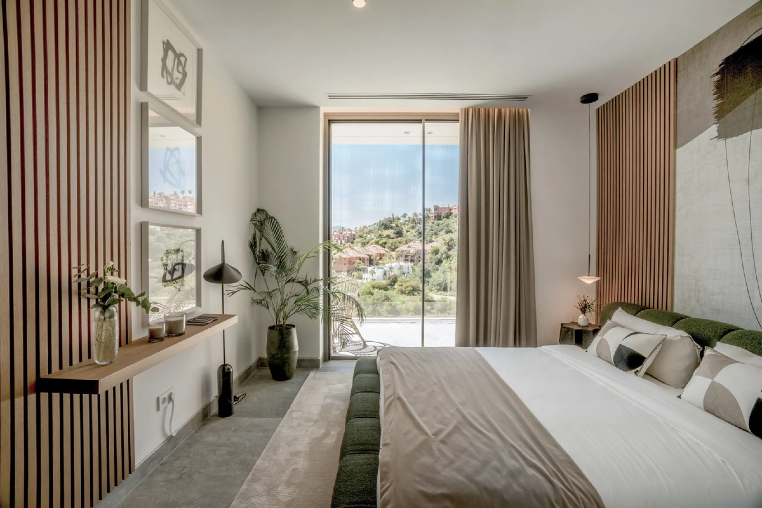 House - Detached Villa в продаже в Benahavís, Málaga. В доме 6 спален и 9 ванных комнат. Площадь дома 943 м². Площадь участка 960 м²