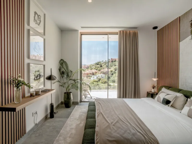 House - Detached Villa в продаже в Benahavís, Málaga. В доме 6 спален и 9 ванных комнат. Площадь дома 943 м². Площадь участка 960 м²