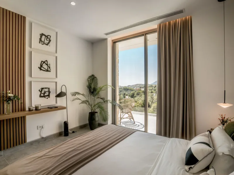 House - Detached Villa в продаже в Benahavís, Málaga. В доме 6 спален и 9 ванных комнат. Площадь дома 943 м². Площадь участка 960 м²
