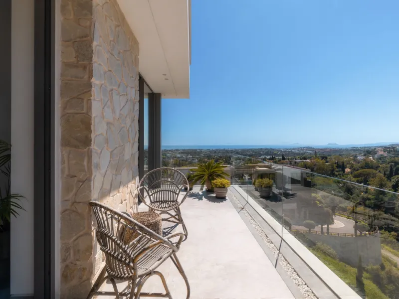 House - Detached Villa в продаже в Benahavís, Málaga. В доме 6 спален и 9 ванных комнат. Площадь дома 943 м². Площадь участка 960 м²
