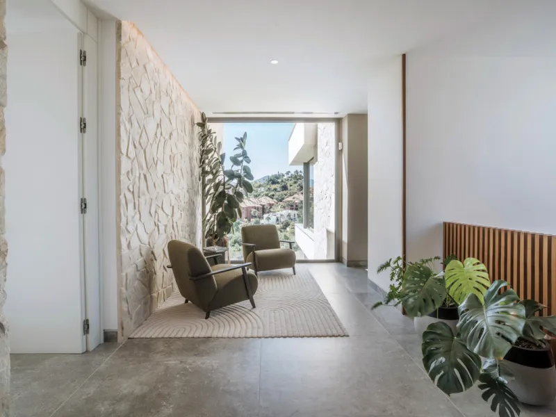 House - Detached Villa в продаже в Benahavís, Málaga. В доме 6 спален и 9 ванных комнат. Площадь дома 943 м². Площадь участка 960 м²