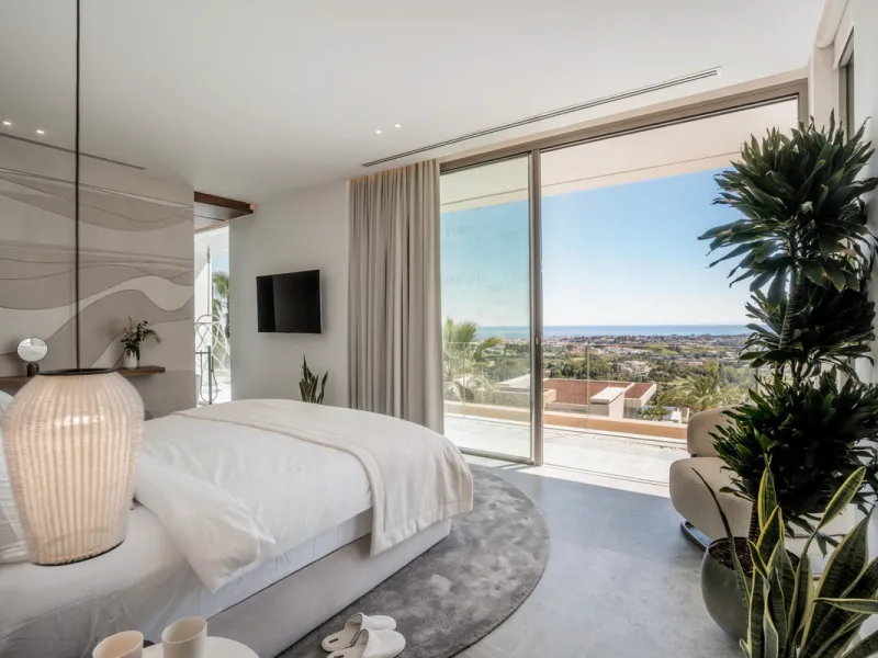 House - Detached Villa в продаже в Benahavís, Málaga. В доме 6 спален и 9 ванных комнат. Площадь дома 943 м². Площадь участка 960 м²
