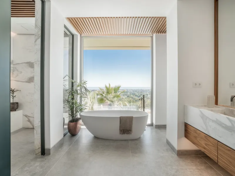 House - Detached Villa в продаже в Benahavís, Málaga. В доме 6 спален и 9 ванных комнат. Площадь дома 943 м². Площадь участка 960 м²