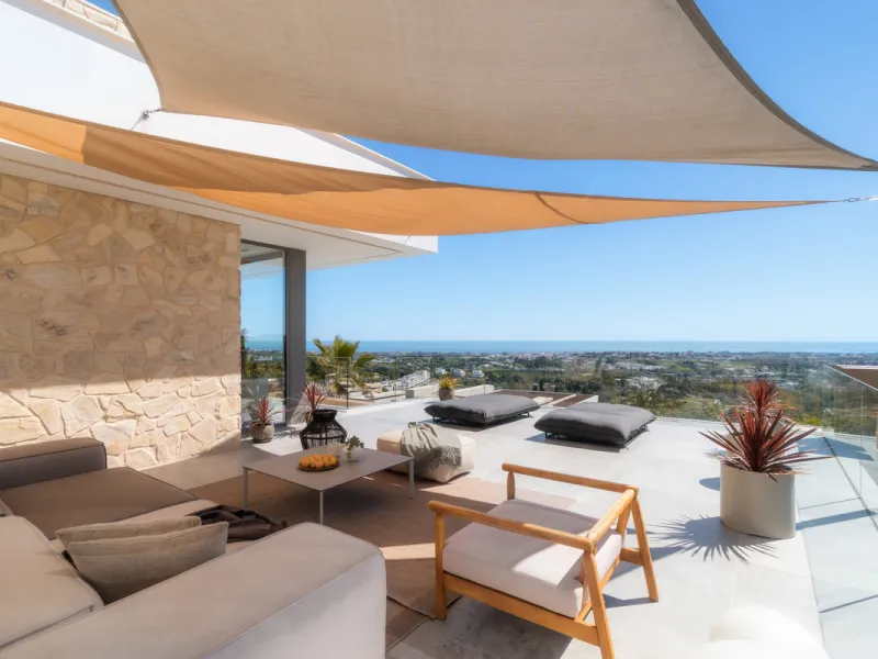 House - Detached Villa в продаже в Benahavís, Málaga. В доме 6 спален и 9 ванных комнат. Площадь дома 943 м². Площадь участка 960 м²