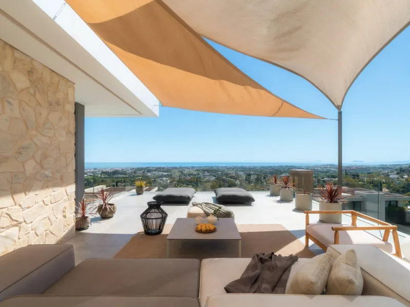 House - Detached Villa в продаже в Benahavís, Málaga. В доме 6 спален и 9 ванных комнат. Площадь дома 943 м². Площадь участка 960 м²