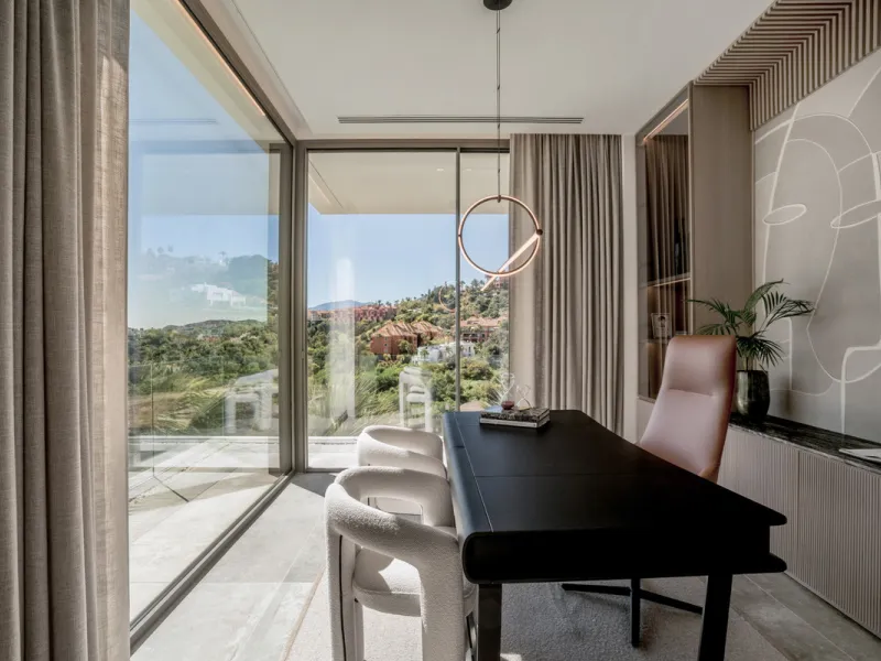 House - Detached Villa в продаже в Benahavís, Málaga. В доме 6 спален и 9 ванных комнат. Площадь дома 943 м². Площадь участка 960 м²