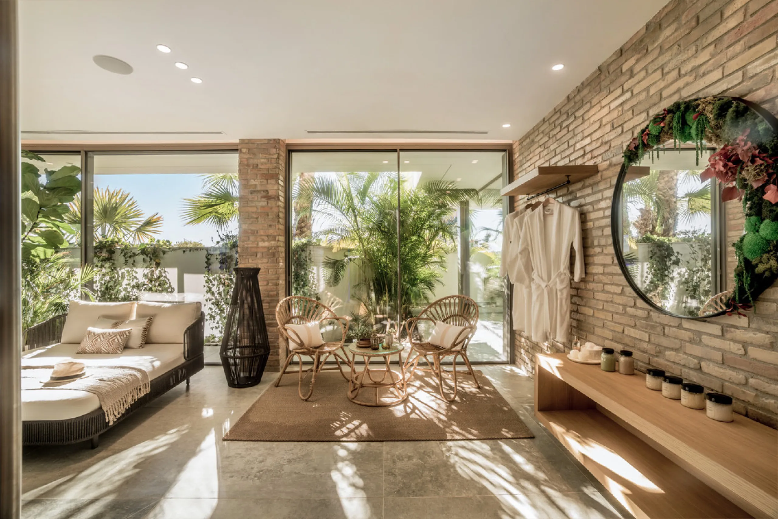 House - Detached Villa в продаже в Benahavís, Málaga. В доме 6 спален и 9 ванных комнат. Площадь дома 943 м². Площадь участка 960 м²