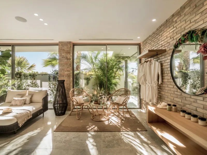 House - Detached Villa в продаже в Benahavís, Málaga. В доме 6 спален и 9 ванных комнат. Площадь дома 943 м². Площадь участка 960 м²