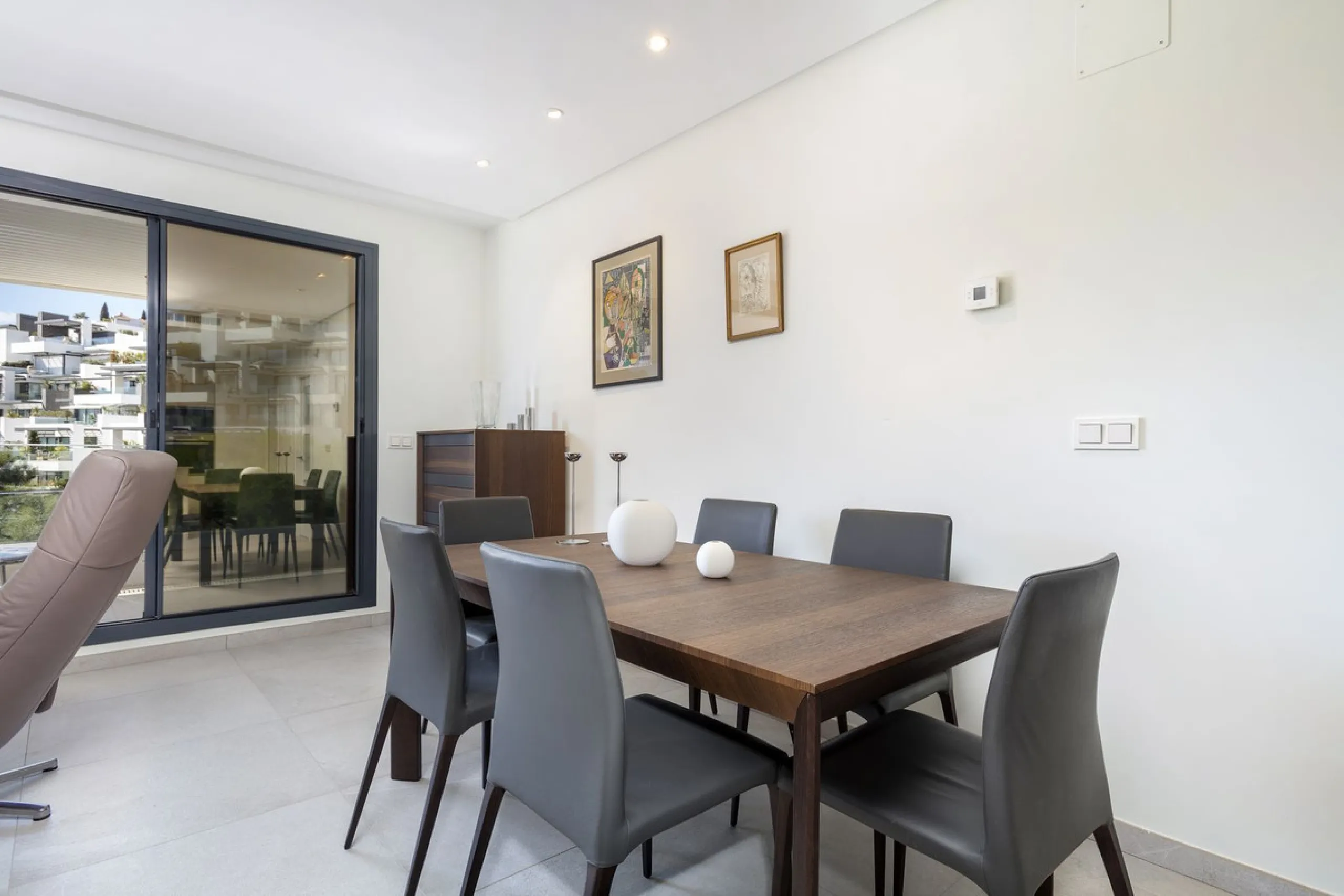 Apartment - Middle Floor Apartment в продаже в Marbella, Málaga. В доме 2 спален и 2 ванных комнат. Площадь дома 74 м²