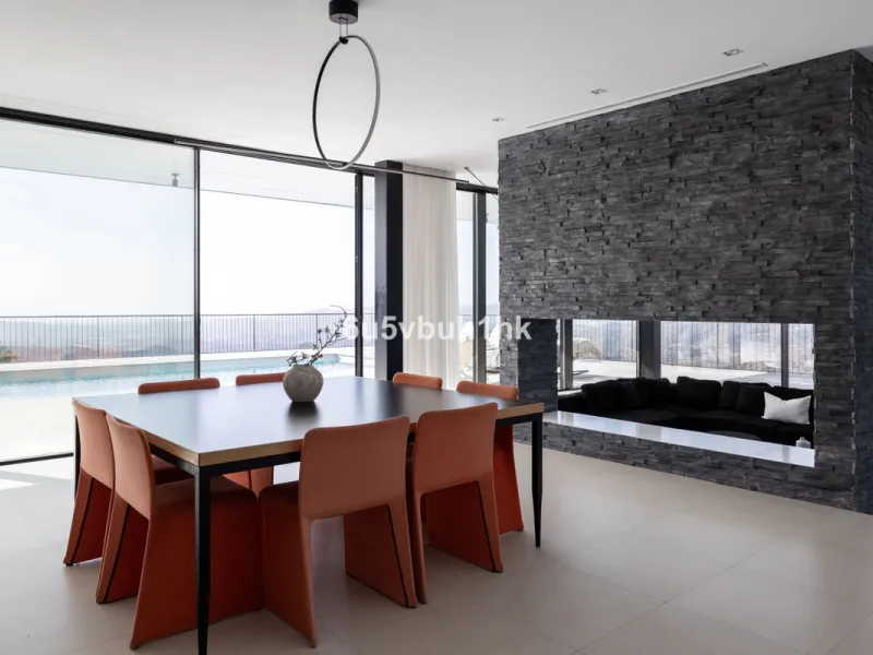 House - Detached Villa в продаже в Mijas, Málaga. В доме 4 спален и 4 ванных комнат. Площадь дома 400 м². Площадь участка 2055 м²