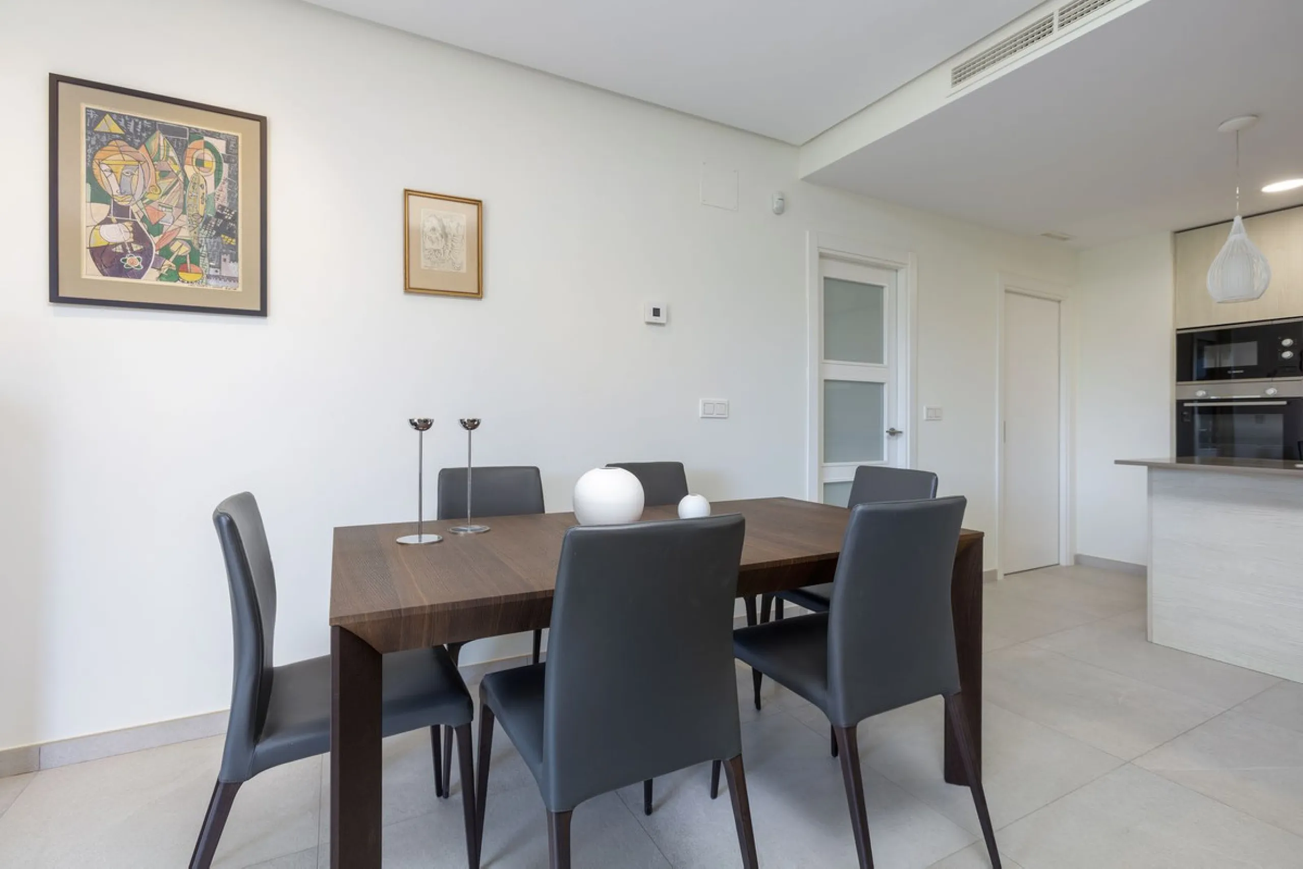 Apartment - Middle Floor Apartment в продаже в Marbella, Málaga. В доме 2 спален и 2 ванных комнат. Площадь дома 74 м²
