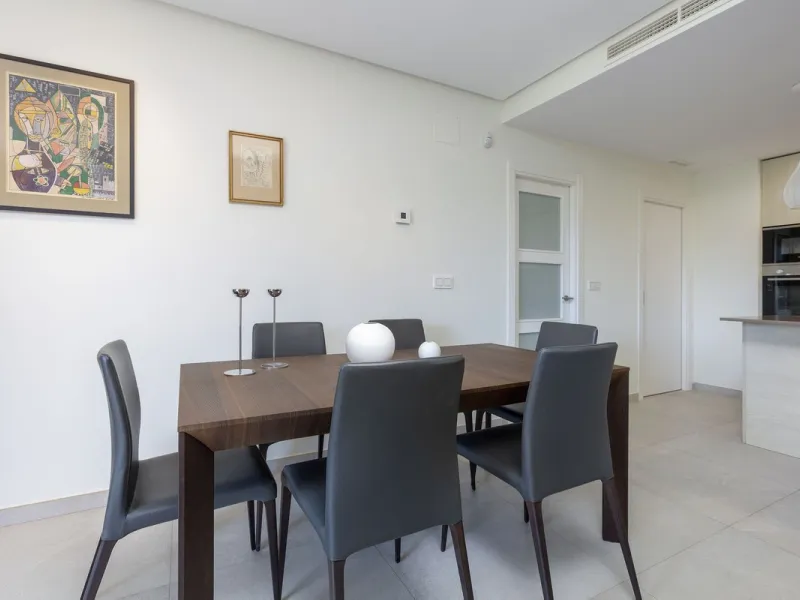 Apartment - Middle Floor Apartment в продаже в Marbella, Málaga. В доме 2 спален и 2 ванных комнат. Площадь дома 74 м²