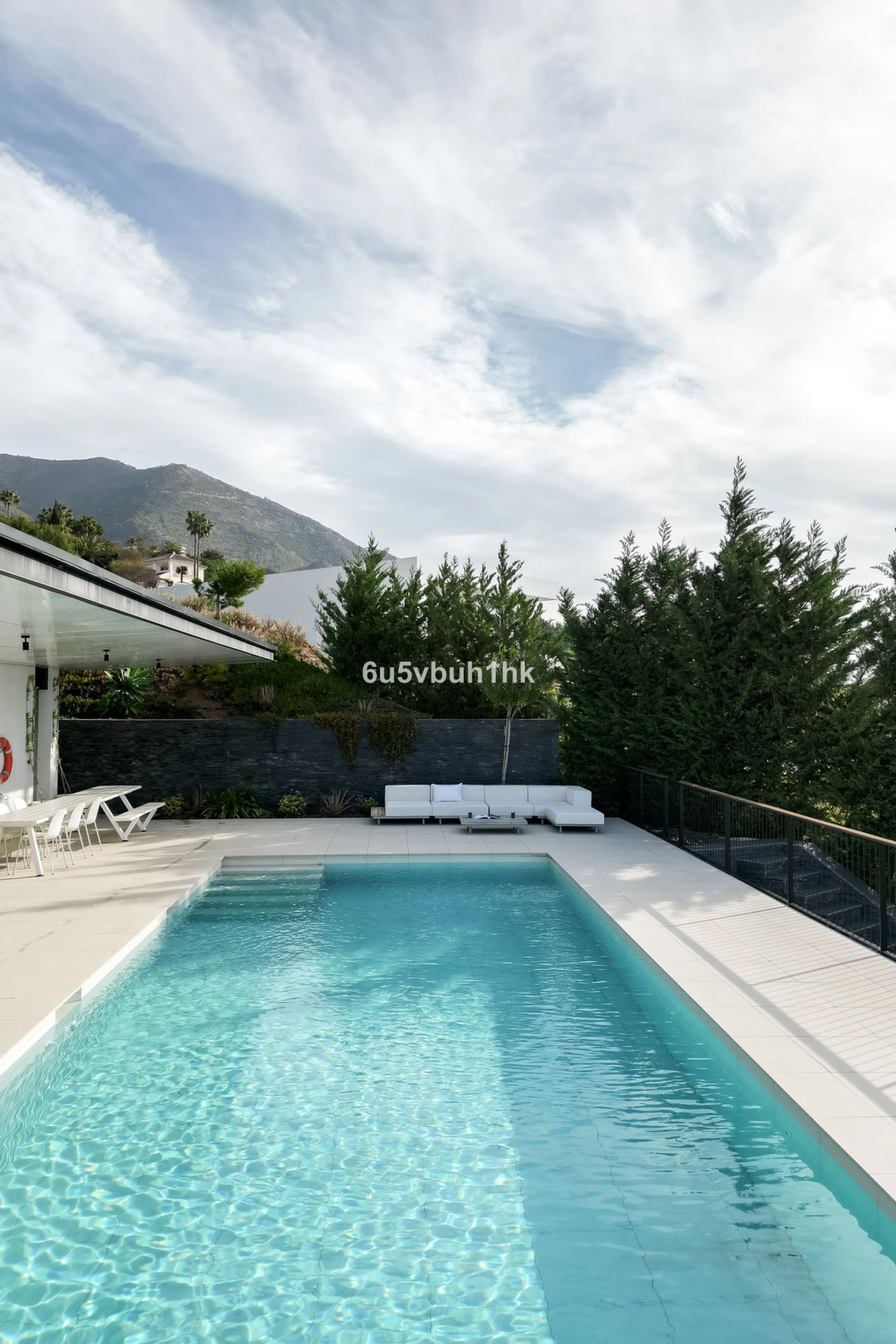 House - Detached Villa в продаже в Mijas, Málaga. В доме 4 спален и 4 ванных комнат. Площадь дома 400 м². Площадь участка 2055 м²