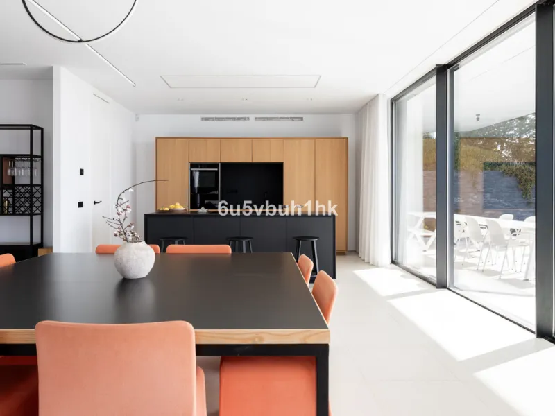 House - Detached Villa в продаже в Mijas, Málaga. В доме 4 спален и 4 ванных комнат. Площадь дома 400 м². Площадь участка 2055 м²