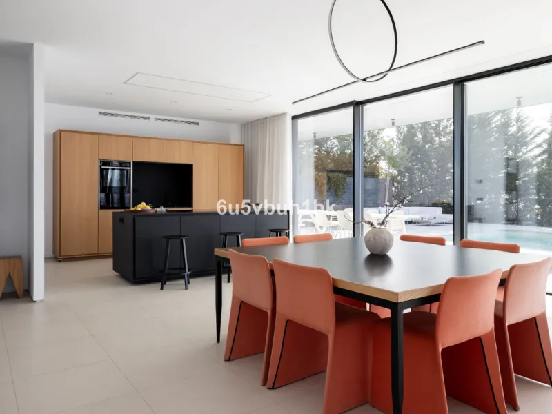House - Detached Villa в продаже в Mijas, Málaga. В доме 4 спален и 4 ванных комнат. Площадь дома 400 м². Площадь участка 2055 м²