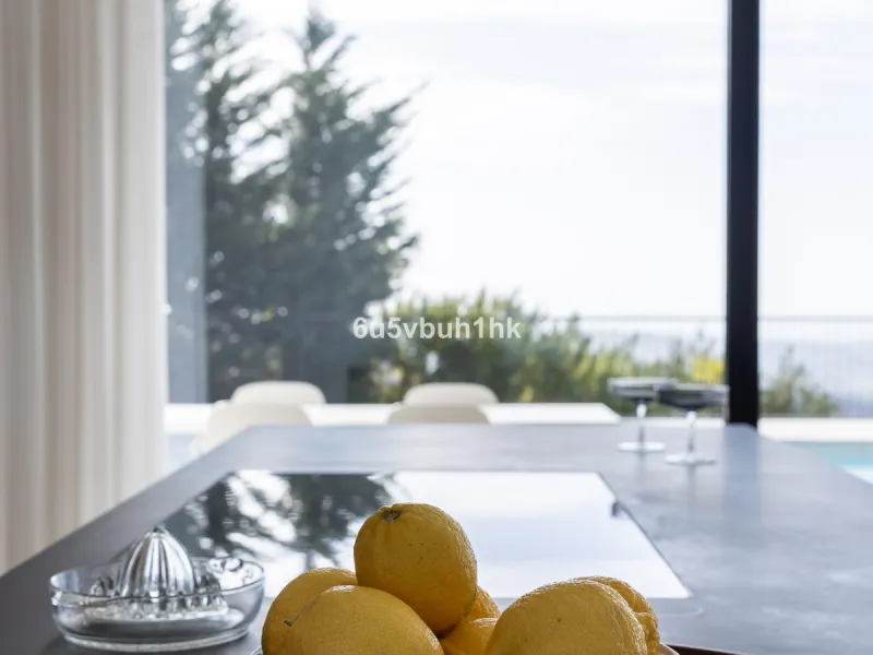 House - Detached Villa в продаже в Mijas, Málaga. В доме 4 спален и 4 ванных комнат. Площадь дома 400 м². Площадь участка 2055 м²