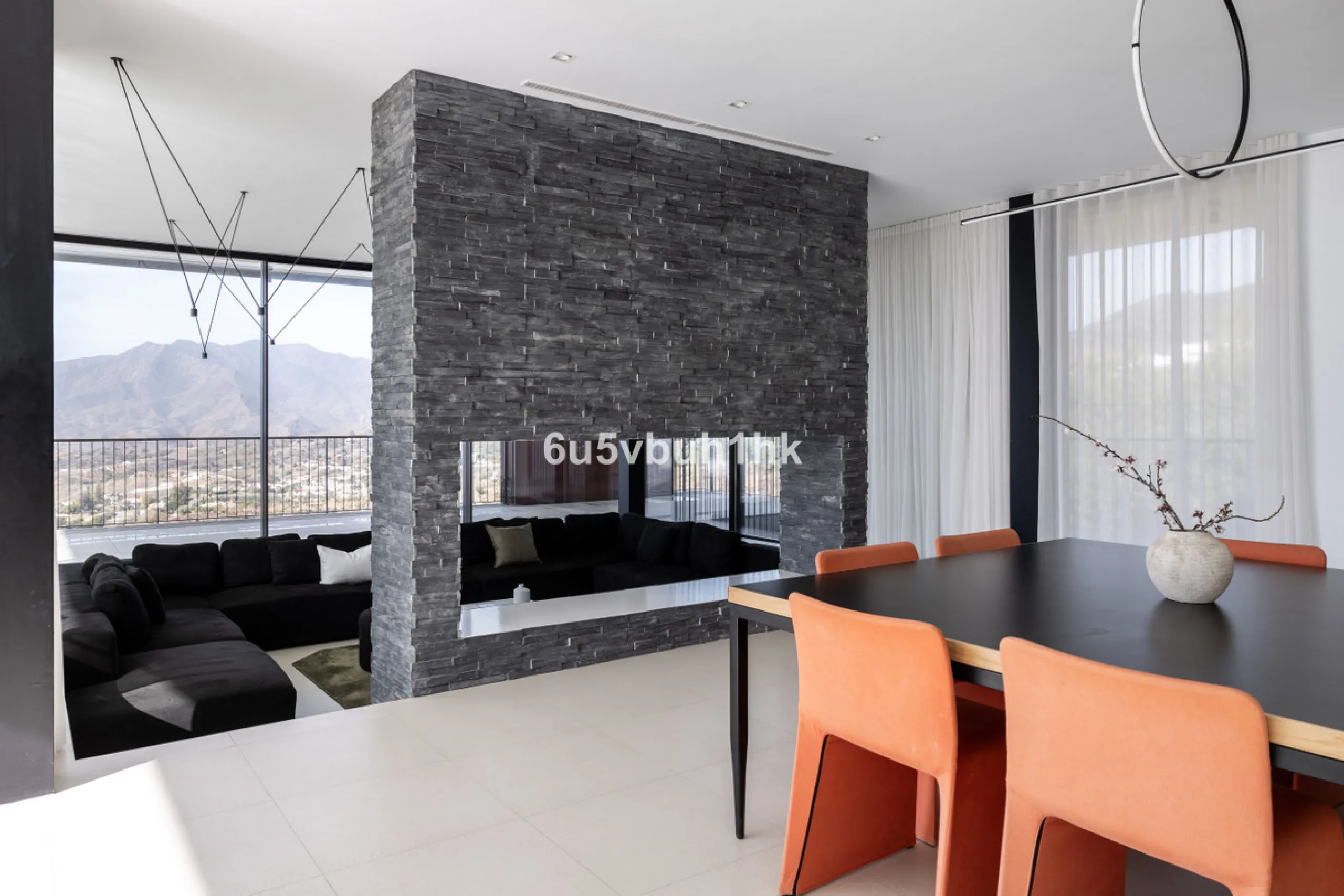 House - Detached Villa в продаже в Mijas, Málaga. В доме 4 спален и 4 ванных комнат. Площадь дома 400 м². Площадь участка 2055 м²