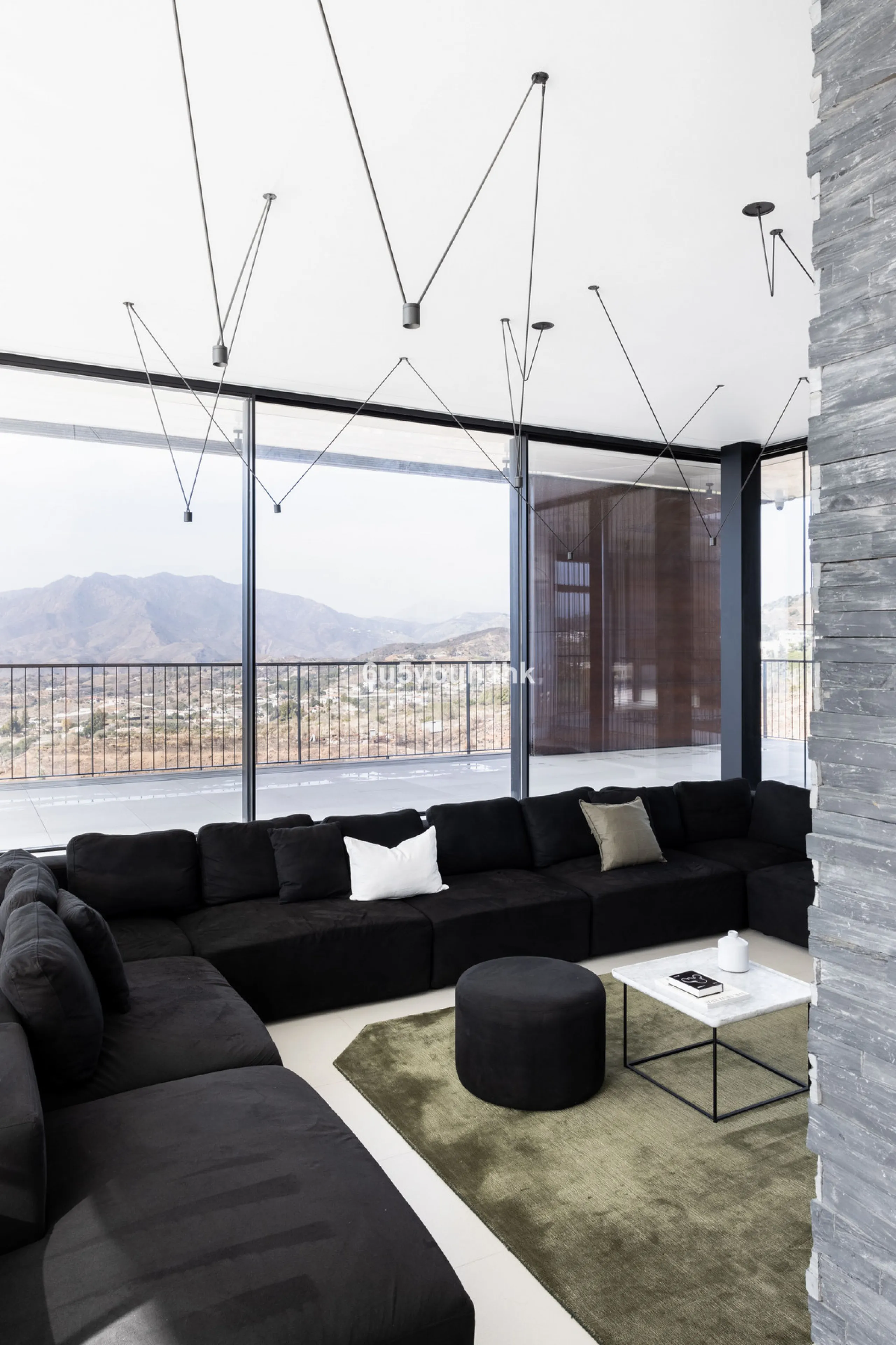 House - Detached Villa в продаже в Mijas, Málaga. В доме 4 спален и 4 ванных комнат. Площадь дома 400 м². Площадь участка 2055 м²
