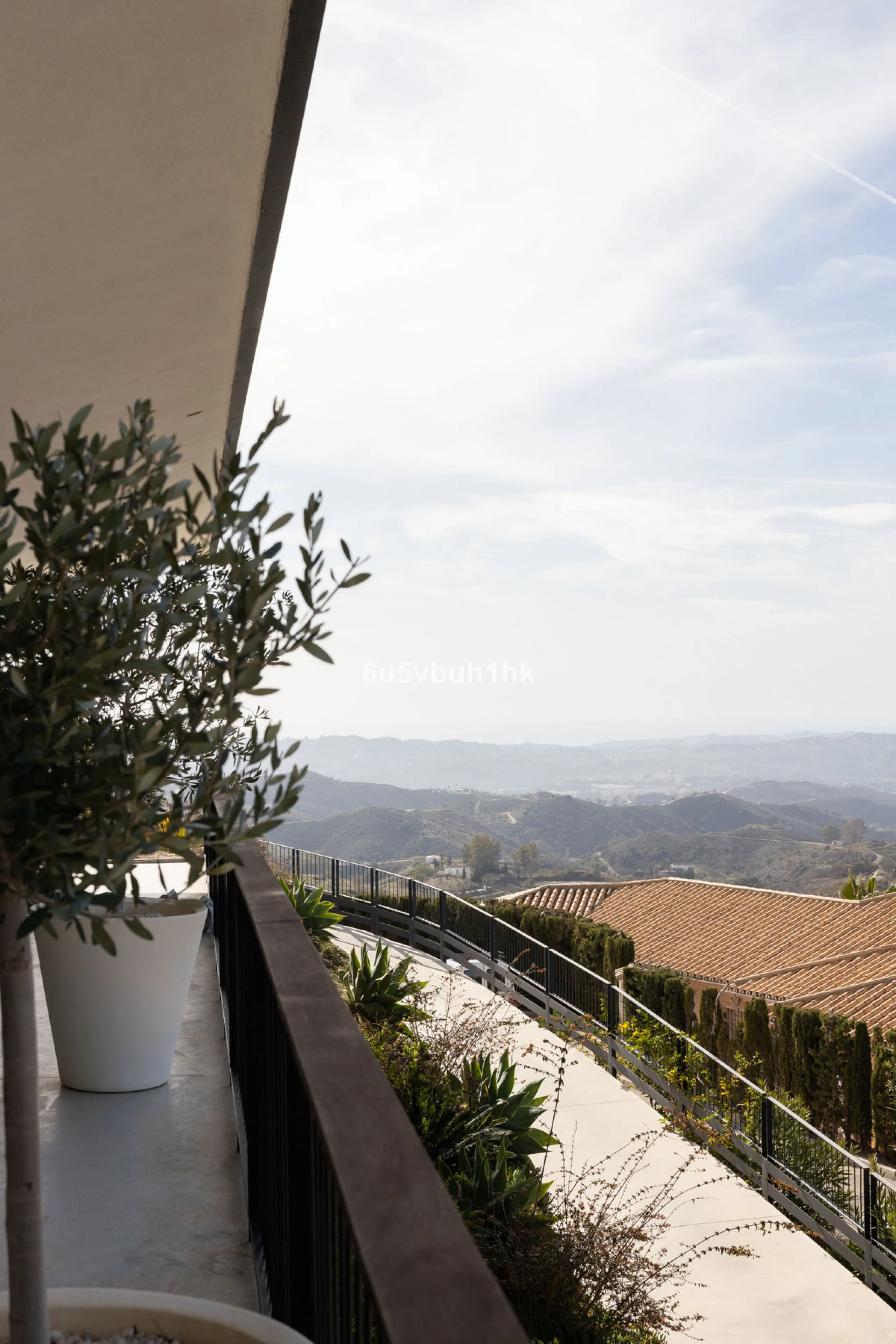 House - Detached Villa в продаже в Mijas, Málaga. В доме 4 спален и 4 ванных комнат. Площадь дома 400 м². Площадь участка 2055 м²