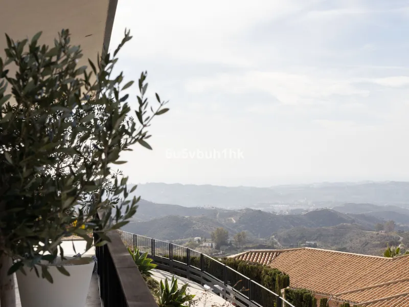 House - Detached Villa в продаже в Mijas, Málaga. В доме 4 спален и 4 ванных комнат. Площадь дома 400 м². Площадь участка 2055 м²