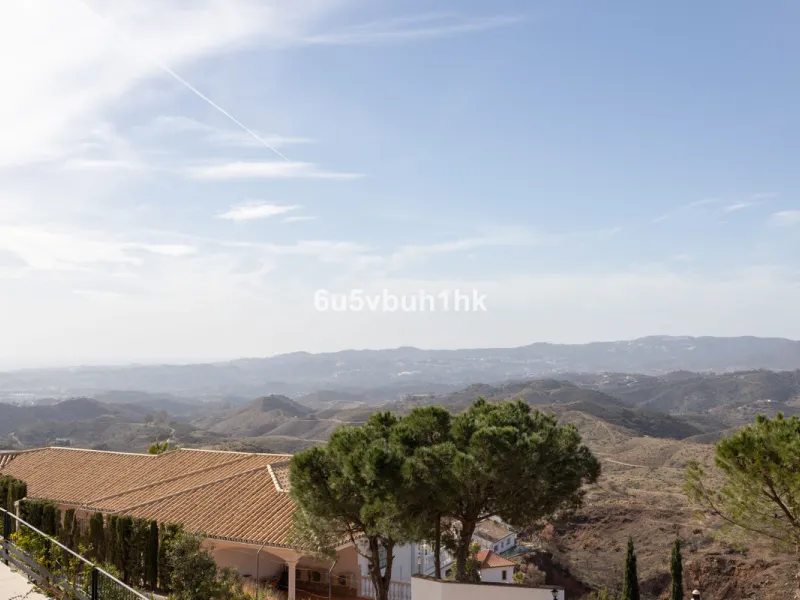 House - Detached Villa в продаже в Mijas, Málaga. В доме 4 спален и 4 ванных комнат. Площадь дома 400 м². Площадь участка 2055 м²