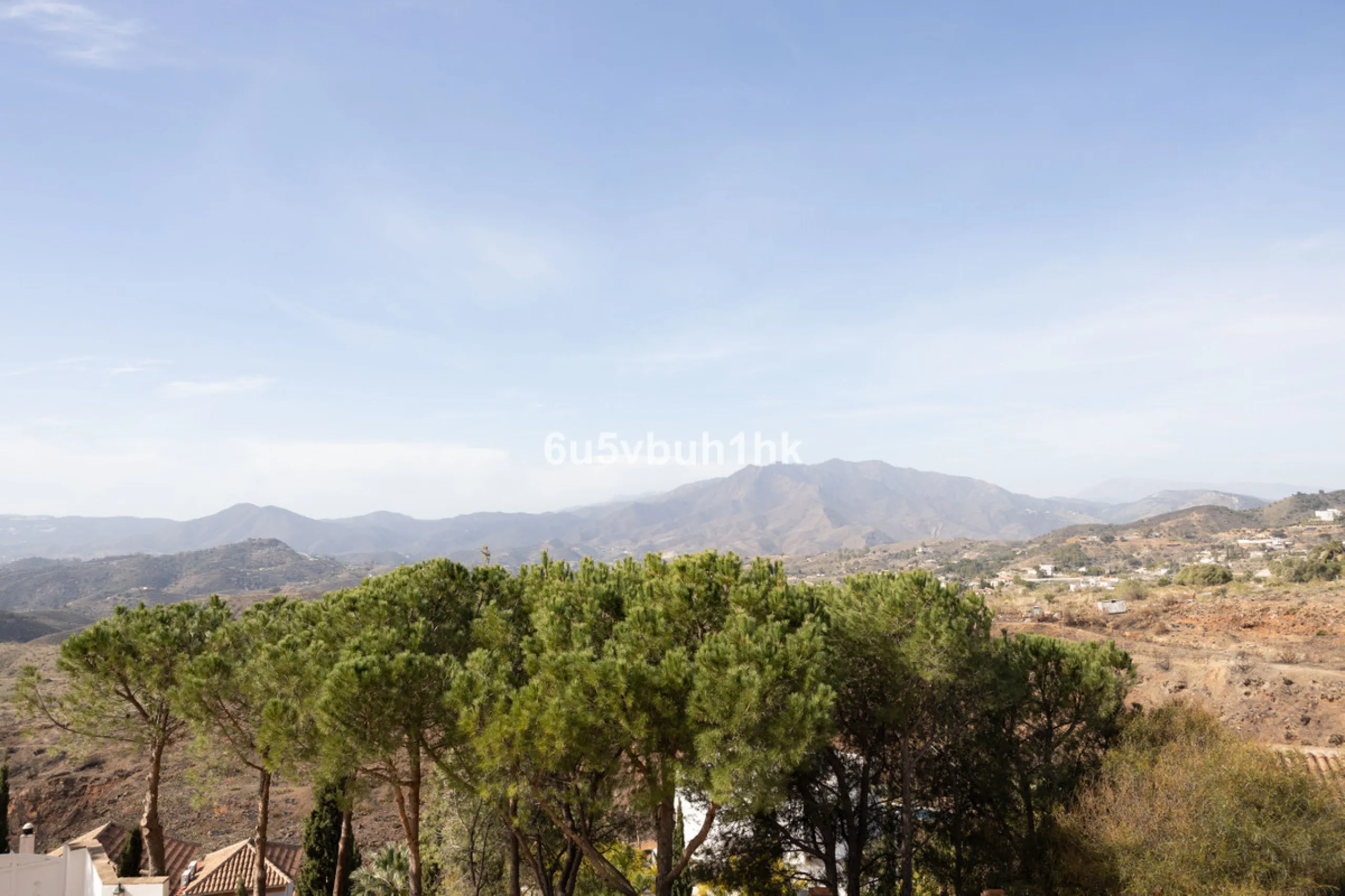 House - Detached Villa в продаже в Mijas, Málaga. В доме 4 спален и 4 ванных комнат. Площадь дома 400 м². Площадь участка 2055 м²