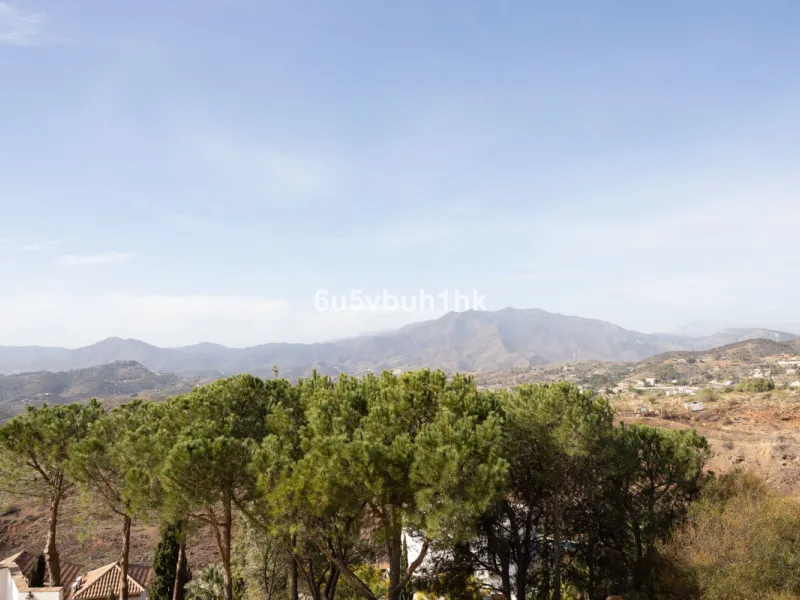 House - Detached Villa в продаже в Mijas, Málaga. В доме 4 спален и 4 ванных комнат. Площадь дома 400 м². Площадь участка 2055 м²