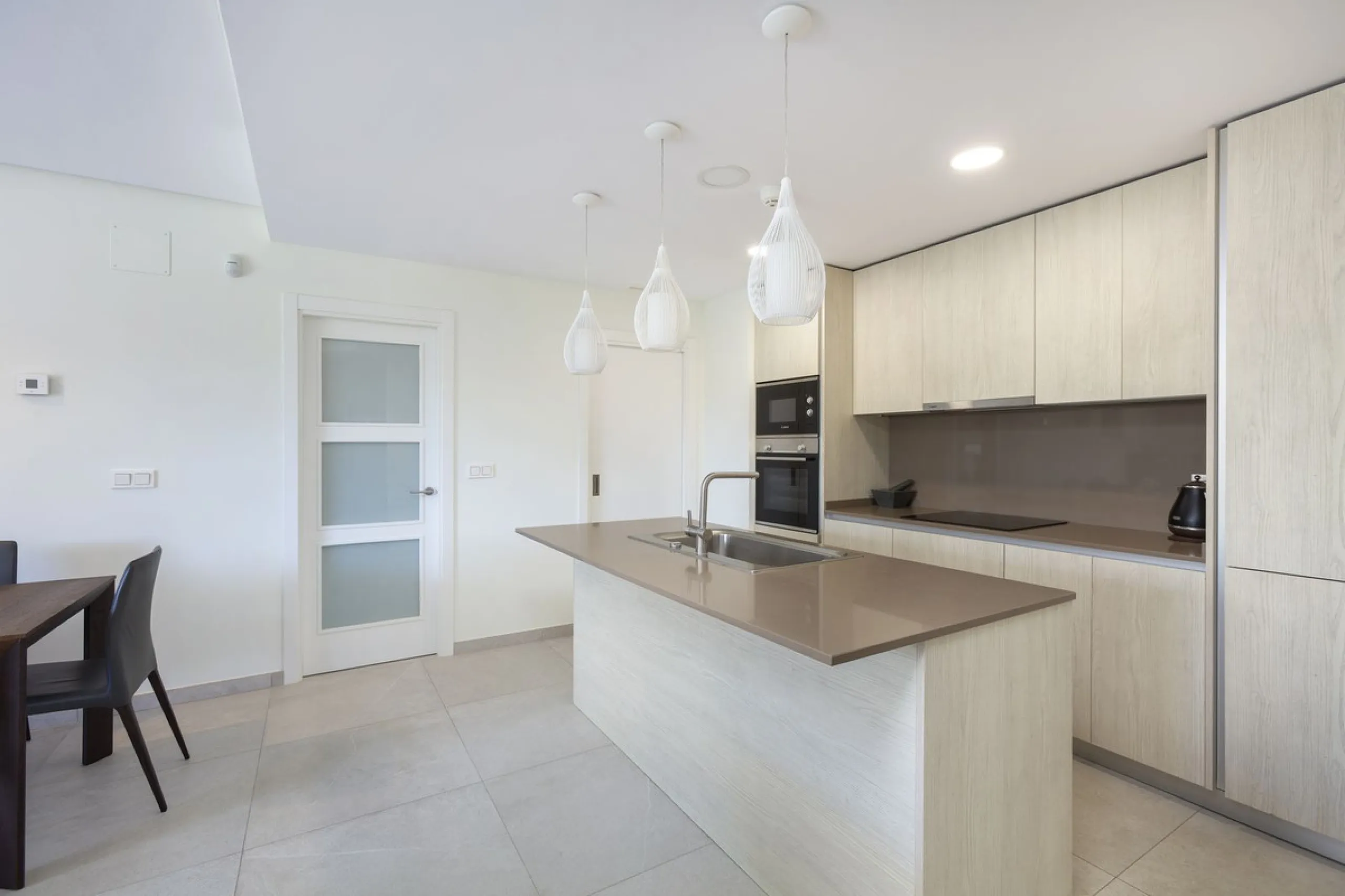 Apartment - Middle Floor Apartment в продаже в Marbella, Málaga. В доме 2 спален и 2 ванных комнат. Площадь дома 74 м²