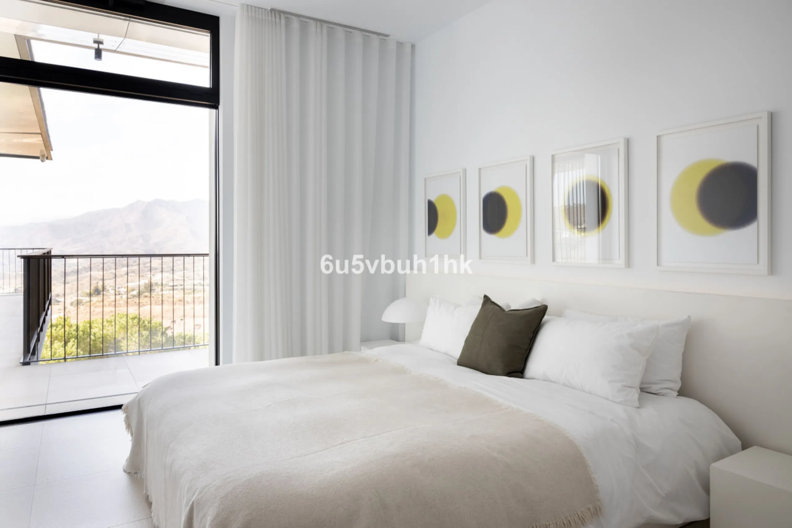 House - Detached Villa в продаже в Mijas, Málaga. В доме 4 спален и 4 ванных комнат. Площадь дома 400 м². Площадь участка 2055 м²