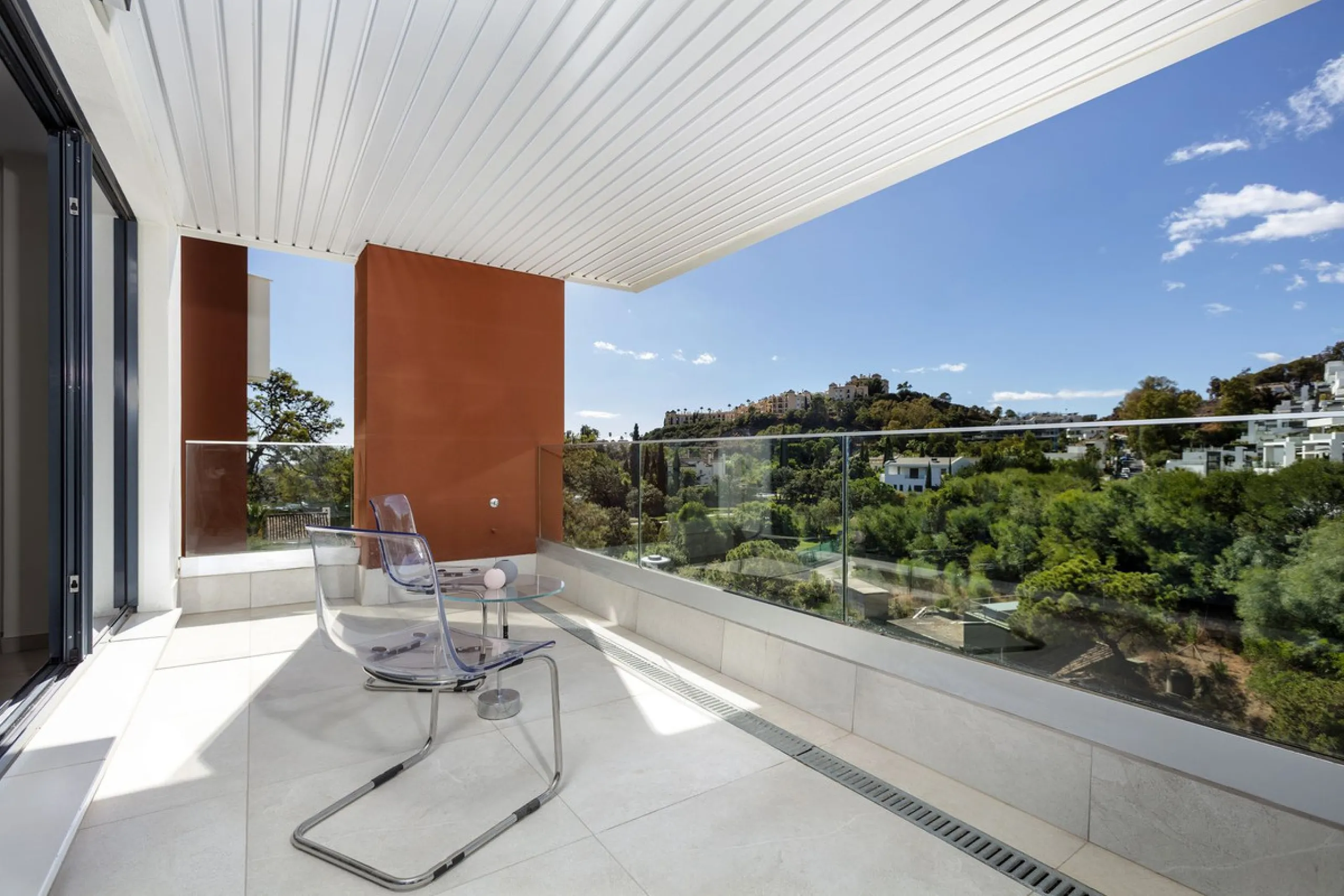 Apartment - Middle Floor Apartment в продаже в Marbella, Málaga. В доме 2 спален и 2 ванных комнат. Площадь дома 74 м²
