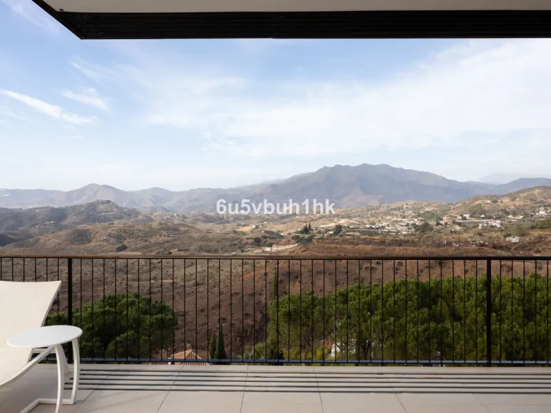House - Detached Villa в продаже в Mijas, Málaga. В доме 4 спален и 4 ванных комнат. Площадь дома 400 м². Площадь участка 2055 м²
