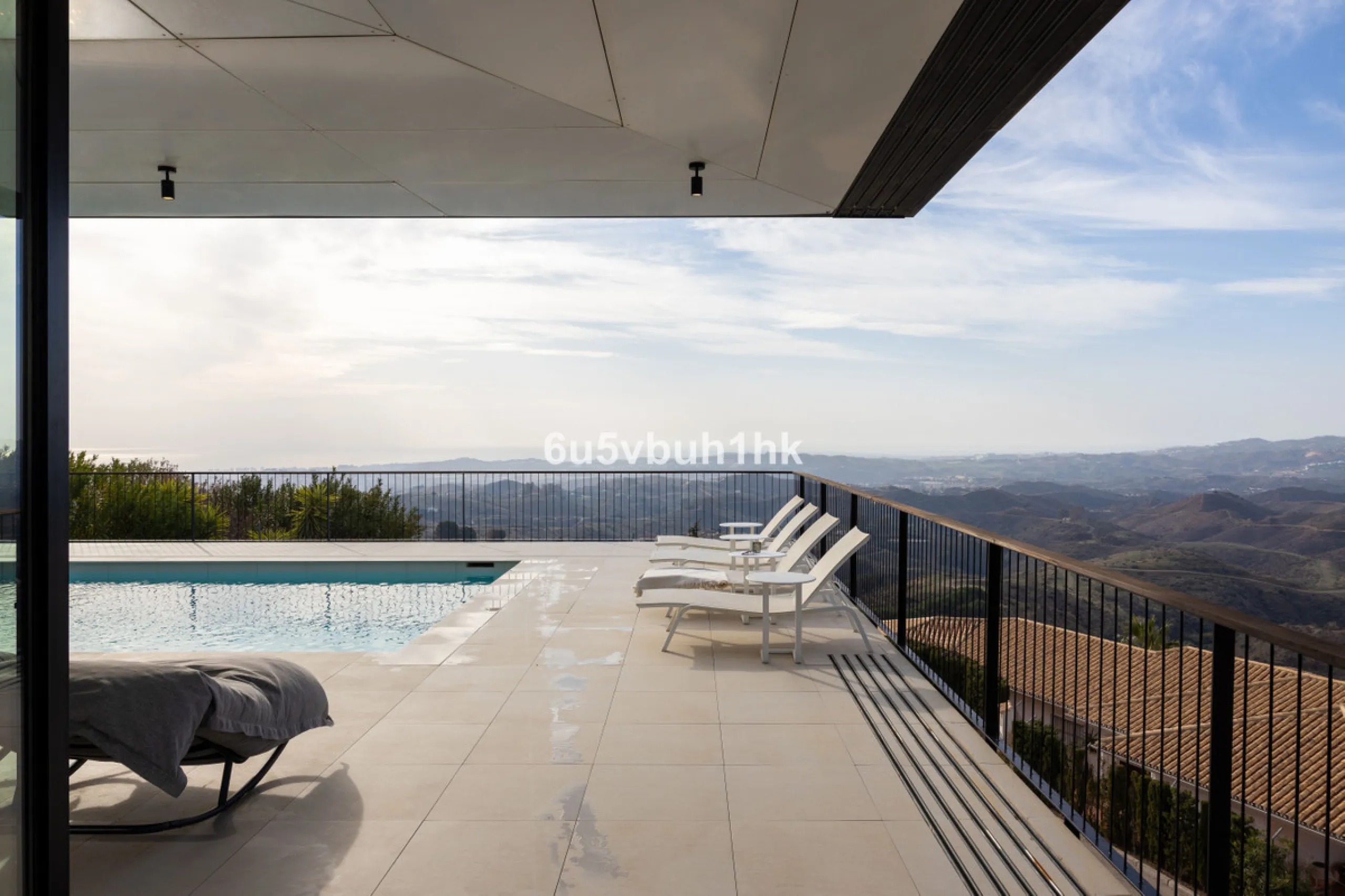 House - Detached Villa в продаже в Mijas, Málaga. В доме 4 спален и 4 ванных комнат. Площадь дома 400 м². Площадь участка 2055 м²