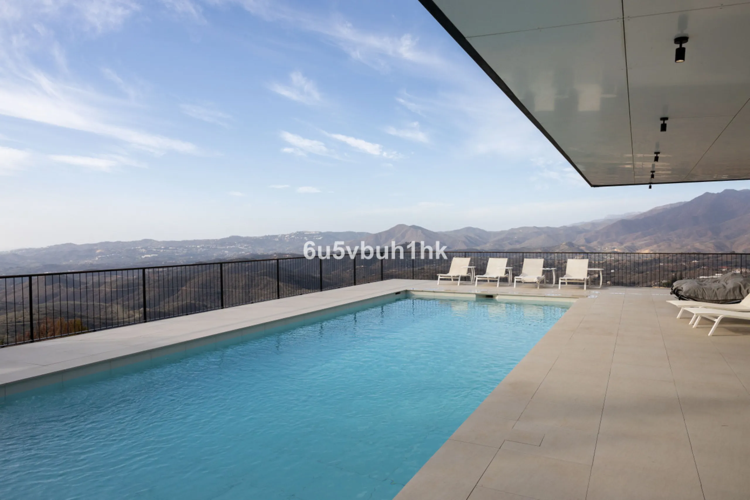 House - Detached Villa в продаже в Mijas, Málaga. В доме 4 спален и 4 ванных комнат. Площадь дома 400 м². Площадь участка 2055 м²