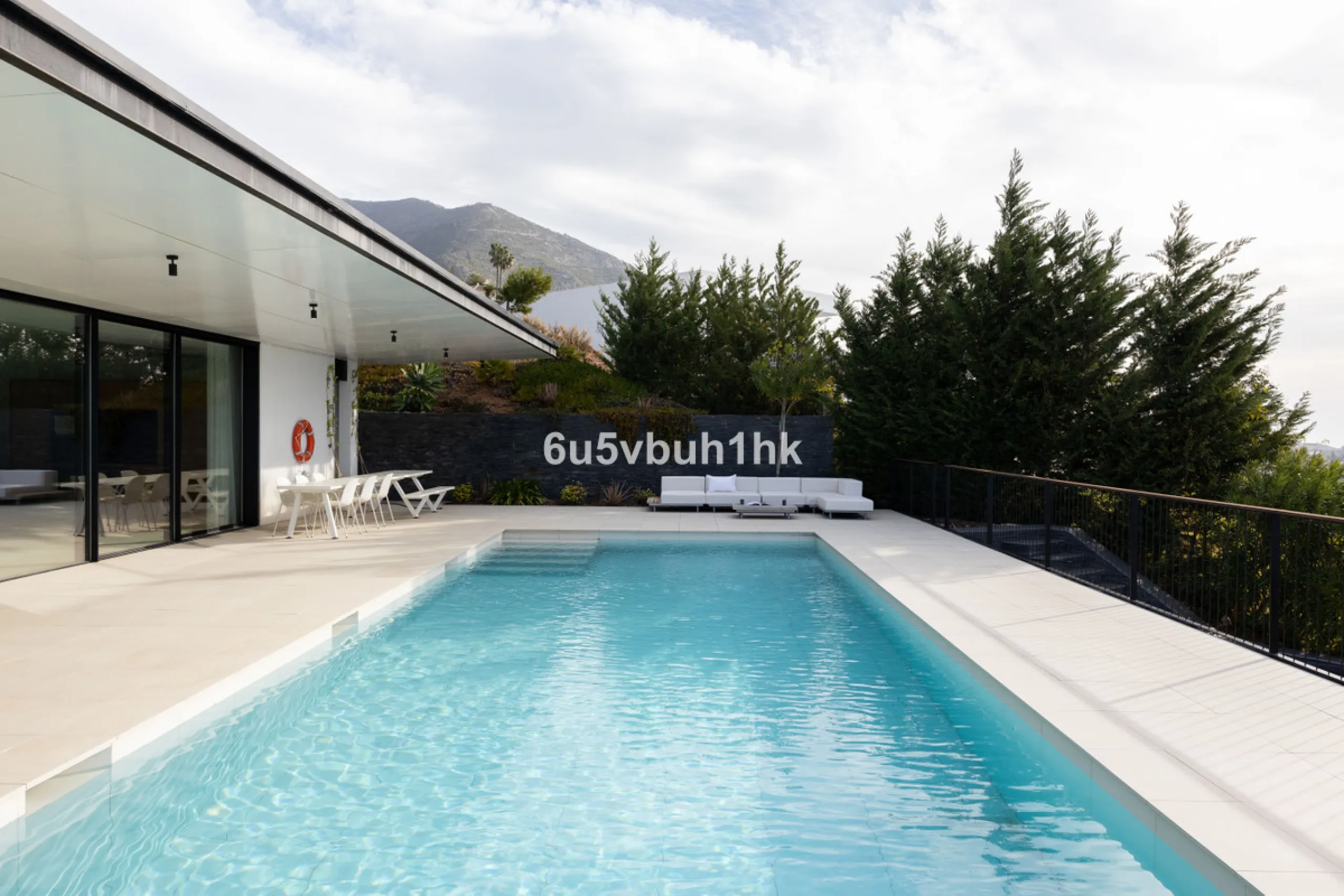 House - Detached Villa в продаже в Mijas, Málaga. В доме 4 спален и 4 ванных комнат. Площадь дома 400 м². Площадь участка 2055 м²