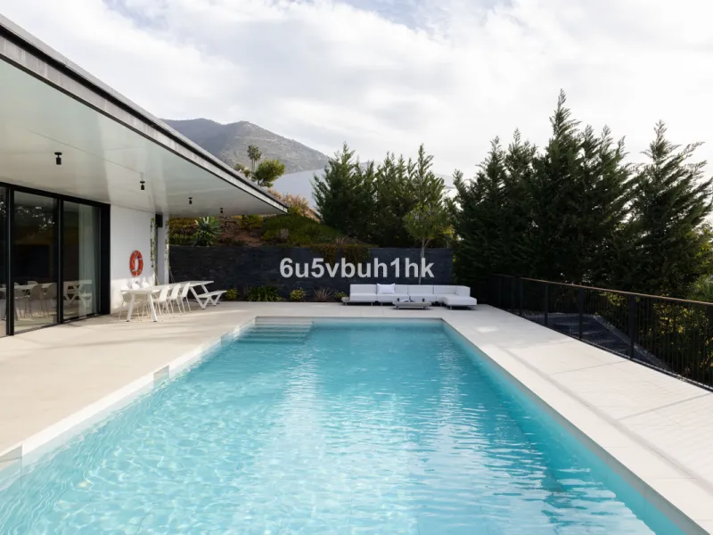 House - Detached Villa в продаже в Mijas, Málaga. В доме 4 спален и 4 ванных комнат. Площадь дома 400 м². Площадь участка 2055 м²