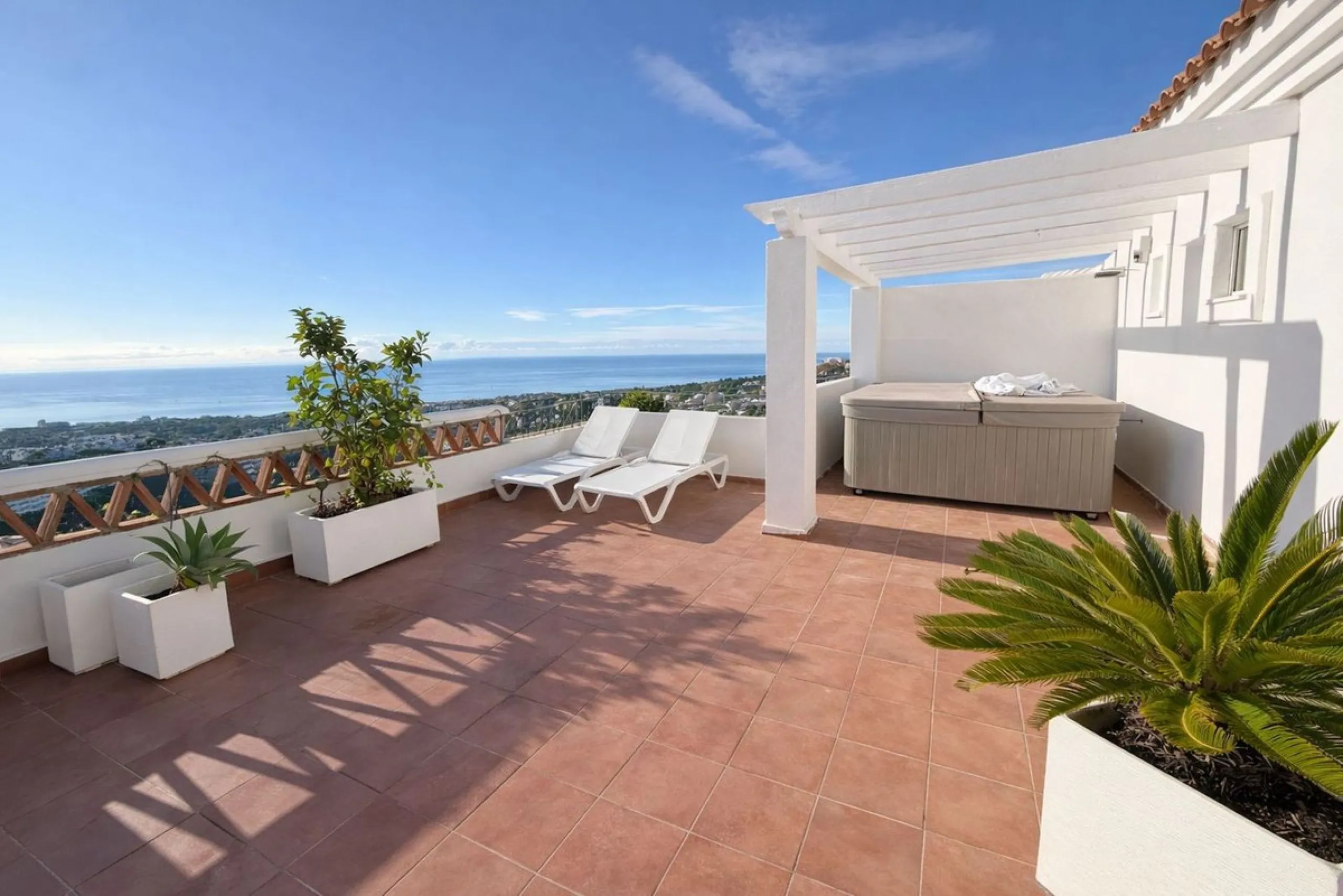 Apartment - Penthouse в продаже в Mijas, Málaga. В доме 3 спален и 2 ванных комнат. Площадь дома 120 м²