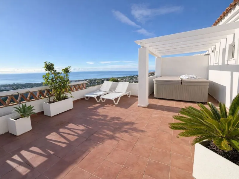 Apartment - Penthouse в продаже в Mijas, Málaga. В доме 3 спален и 2 ванных комнат. Площадь дома 120 м²