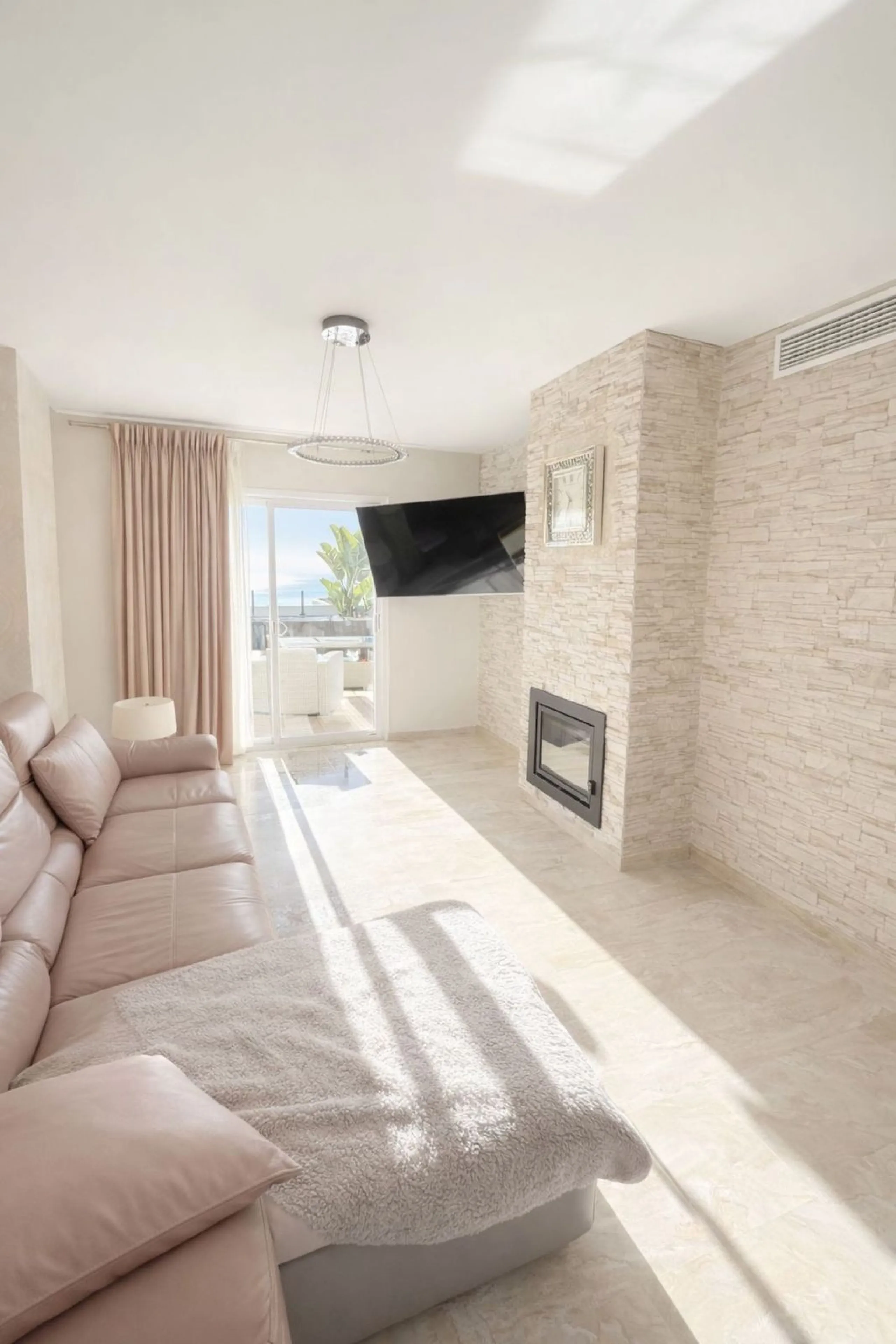 Apartment - Penthouse в продаже в Mijas, Málaga. В доме 3 спален и 2 ванных комнат. Площадь дома 120 м²