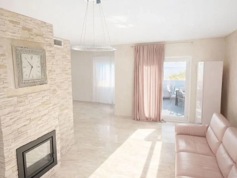 Apartment - Penthouse в продаже в Mijas, Málaga. В доме 3 спален и 2 ванных комнат. Площадь дома 120 м²