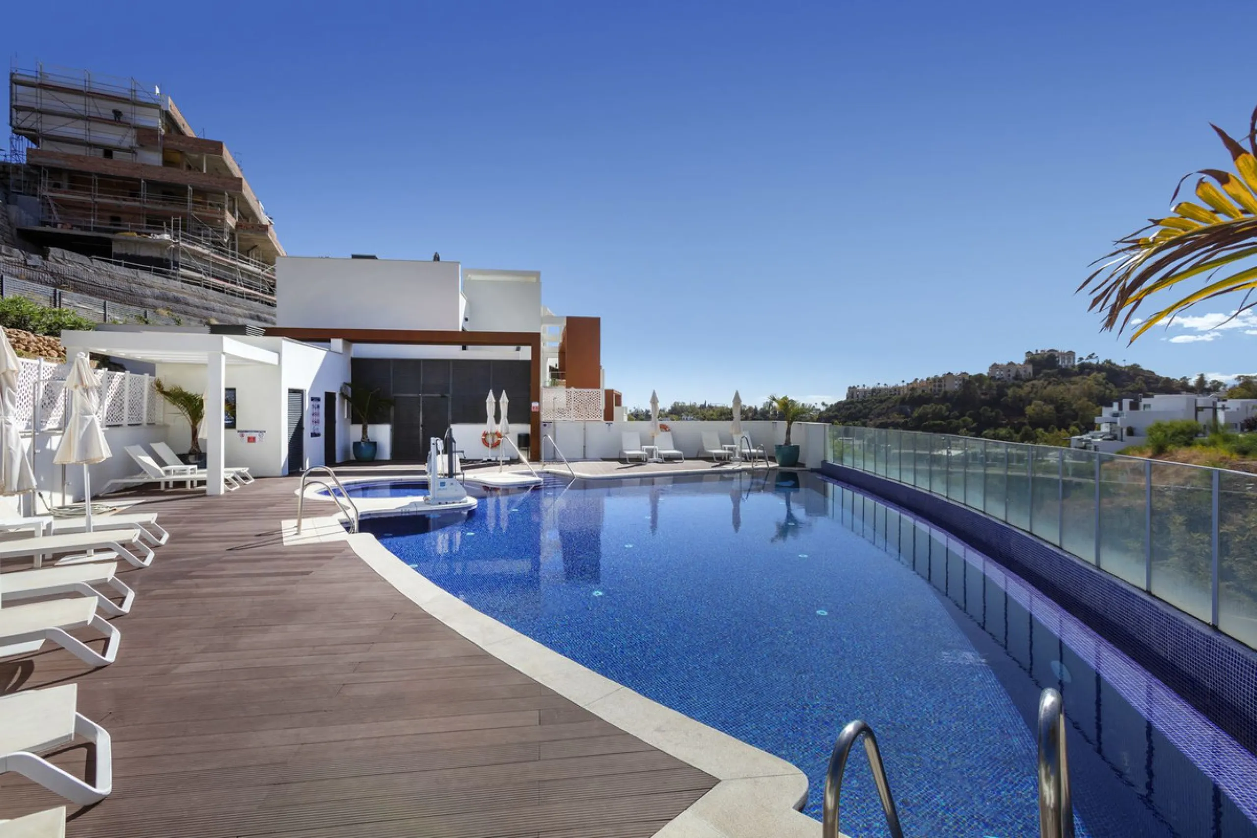 Apartment - Middle Floor Apartment в продаже в Marbella, Málaga. В доме 2 спален и 2 ванных комнат. Площадь дома 74 м²