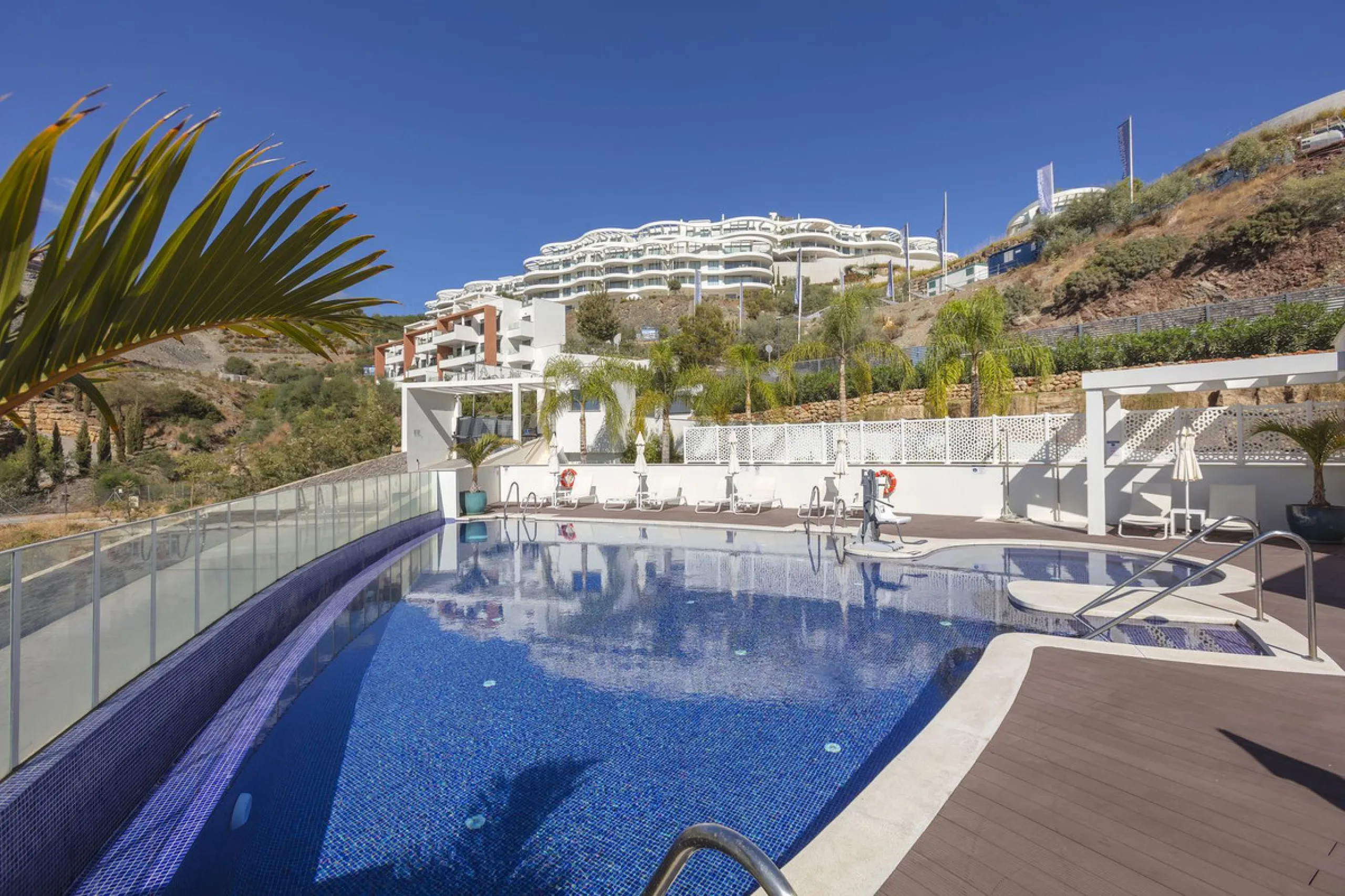 Apartment - Middle Floor Apartment в продаже в Marbella, Málaga. В доме 2 спален и 2 ванных комнат. Площадь дома 74 м²