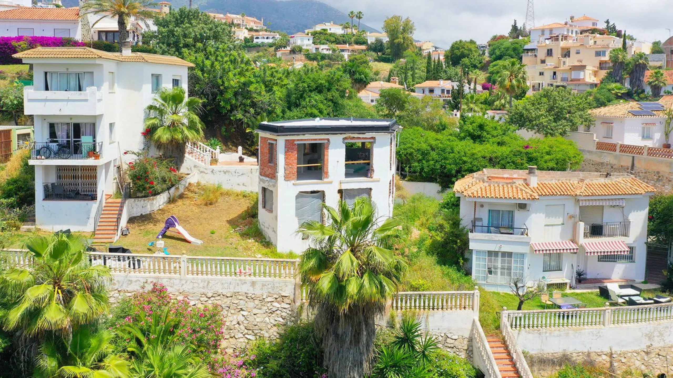 Investment Opportunity –3 Renovation Villas in Torreblanca