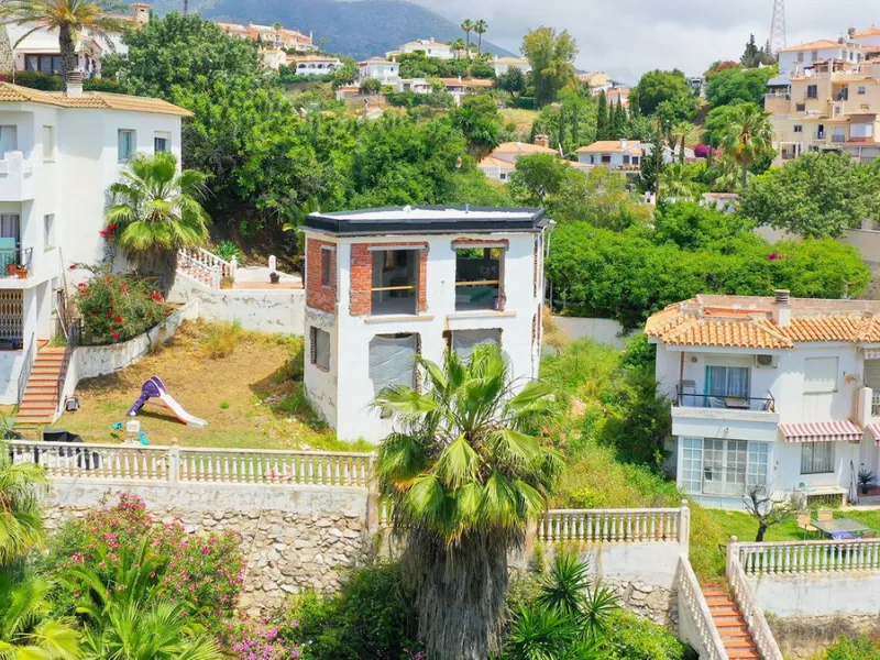 Investment Opportunity –3 Renovation Villas in Torreblanca