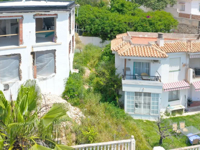Investment Opportunity –3 Renovation Villas in Torreblanca